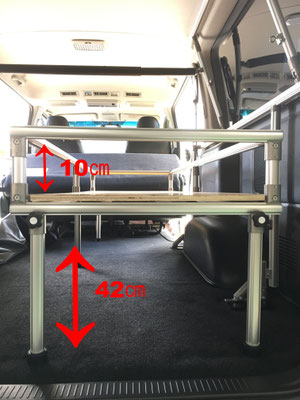 ハイエースのビジネスラックは車中泊にも大活躍です。