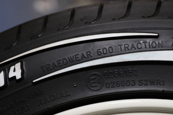 ハイエースやNV350やワゴンRやNBOXや軽自動車のホワイトレタータイヤやホワイトリボンタイヤはトランポ関東へ