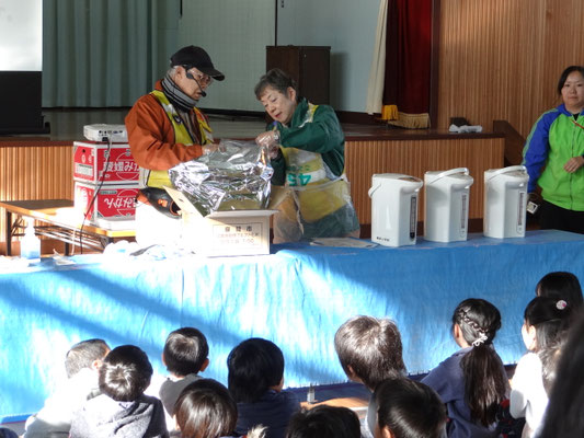 災害食炊飯展示
