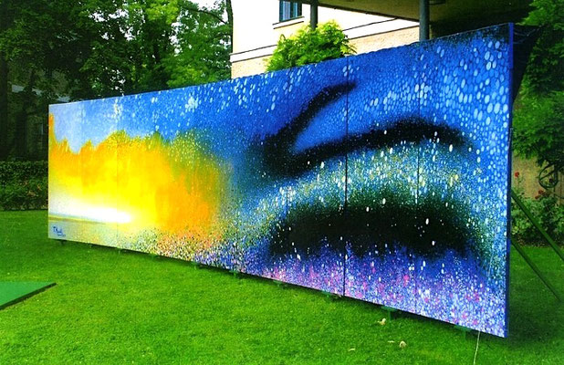 „Die Schwebe“, 2010, Acryl auf Leinwand, 10,50 x 2,55 m • „Αιώρηση“, Ακρυλικά σε μοτσαμά