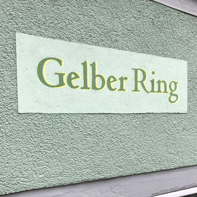 Handgemalter Hausname 'Gelber Ring' auf Fassade Steinberggasse Winterthur