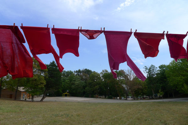 ROUGE installation Caroline Delannoy Parc de Fendeille