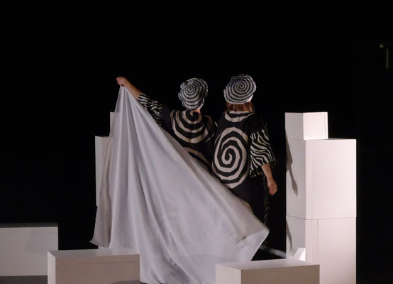 "Juste un Jour"  Cie Rouge Virgule costumes Caroline Delannoy