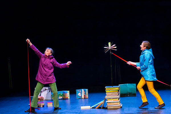 costume "A La Page" de Caroline Delannoy "A La Page, une épopée de papier" pour la Cie Rouge Virgule