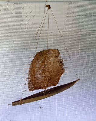 Voilier Fleur de cocotier/ bois / graines / écorce de palmier - Caroline Delannoy