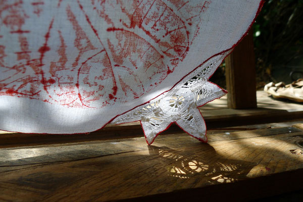 Empreinte/broderie /Photo Caroline Delannoy /Rouge