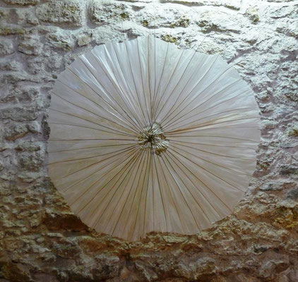 Sans titre - papier de soie/osier/fibres végétales - Diam 160cm  - collection privée - Caroline Delannoy -
