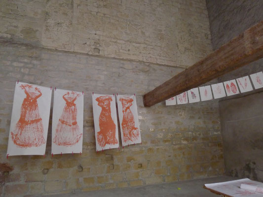 ROUGE installation Caroline Delannoy Préau de l'école de Fendeille