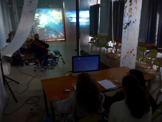 Emergence / Résidence d'artiste VIVA /lycée agricole Paul Riquet Castelnaudary / Happening peinture video installation  avec une Classe de 1ère 