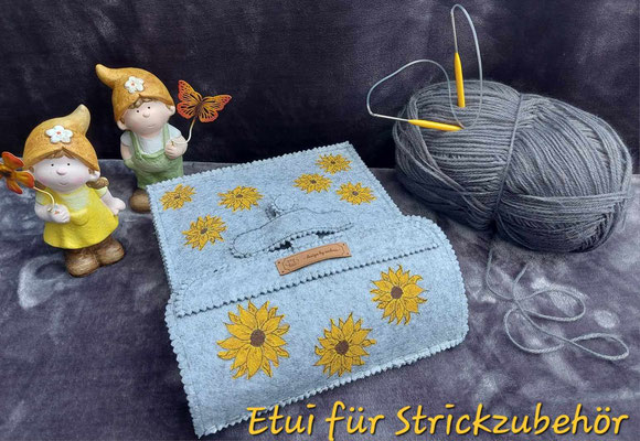 "Stricknadeletui" nach Größenangaben und mit Wunschmotiv, der Auftraggeberin gearbeitet.