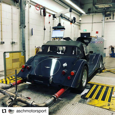 Abgasuntersuchung des V8-Umbau-Morgans beim TÜV