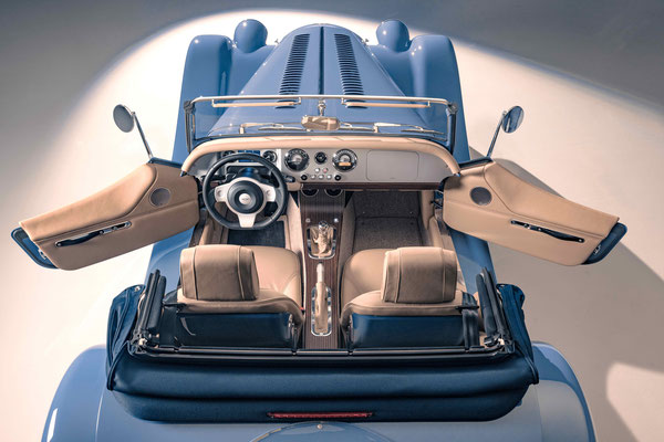 Studio New Plus Four Cockpit von oben