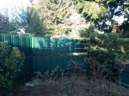 clôture rigide avec tressage brise vent