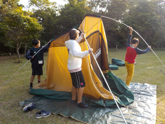 キッズアドベンチャー1日目 テント設営 沖縄県立名護青少年の家