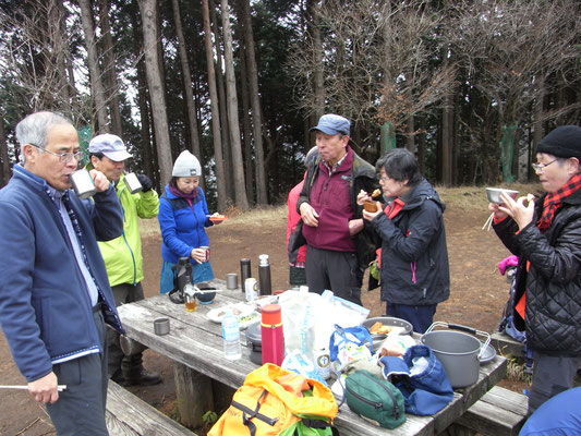 丹沢大山見晴台でのランチ