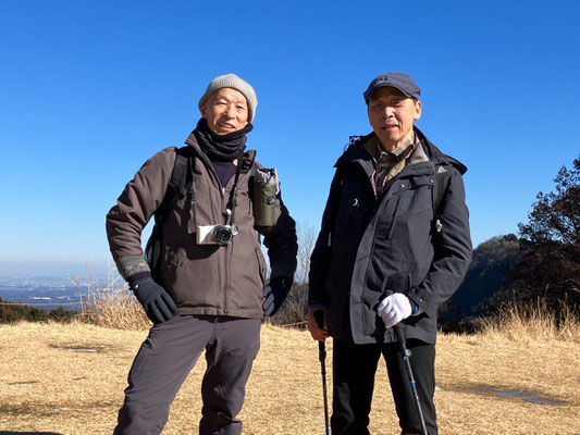 御岳山奥の院、おじさん二人をパチリ