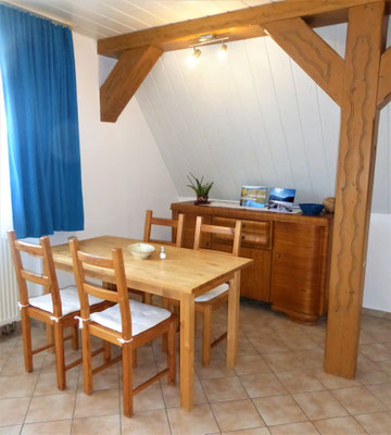 Geräumige Wohnküche in der Ferienwohnung im Gasthaus Götz
