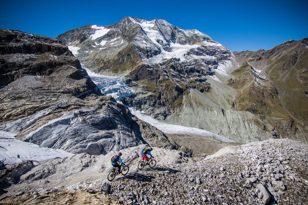 MB 002 - Rider: Florian Bergmann und Florian Häusler - Location: Walliser Alpen, Schweiz