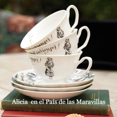 tazas y menage alicia en el pais de las maravillas