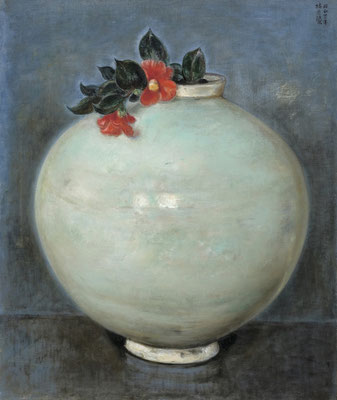 椿貞雄《壺（白磁大壺に椿）》1947年 米沢市上杉博物館 