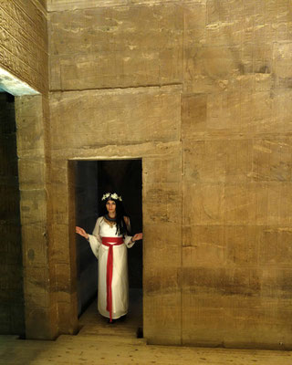 Photoshooting im Tempel der Göttin Isis (Philae-Tempel in Oberägypten)