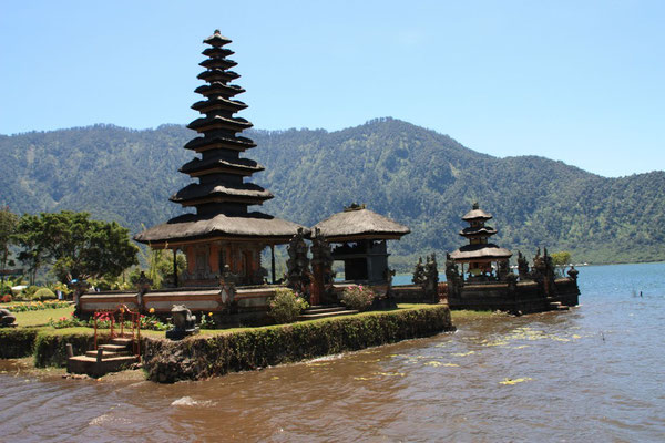 Der Seetempel im Bratan See in Bedugul