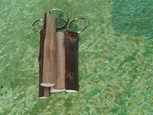Schlüsselanhänger Holzscheit