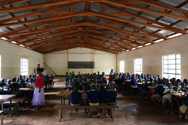 ca 450 Schüler in der Dinnig hall