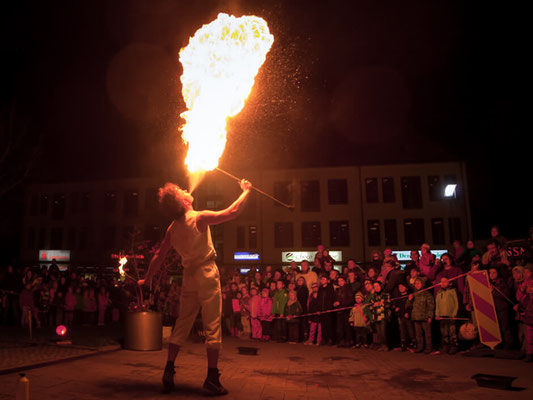 Der Kaosclown mit seiner "Feuer & Pyroshow"