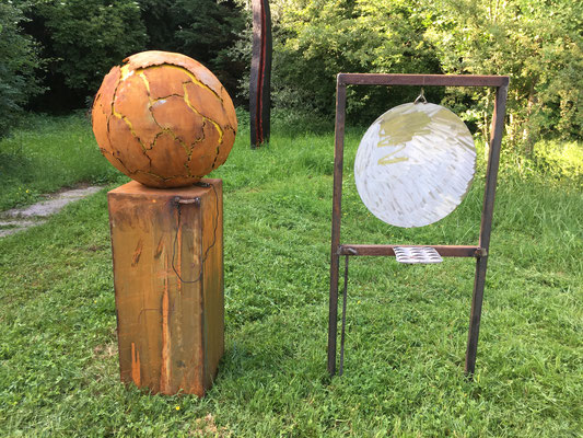 2018 Objekt "Zerreißprobe - die Erde klingt nicht mehr" im Skulpturengarten Ravensburg, Ulmer Strße 98