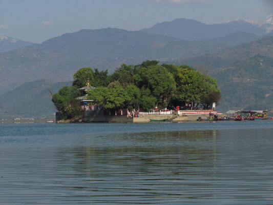 Insel mit dem Varahi-Mandir-Tempel