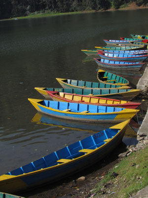 farbenfrohe Boote