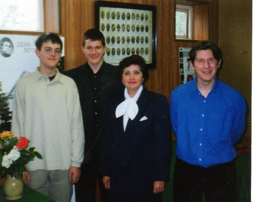 Випуск 2001 року