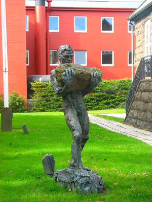 Sehenswürdigkeiten Tórshavn: Statue «Traðarmaðurin» von Hans Pauli Olsen.