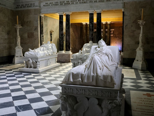 Sehenswürdigkeiten Berlin: Grabmal von Königin Luise von Preußen im Mausoleum. Das Mausoleum wurde 1810 zu ihrer Ehren gebaut.