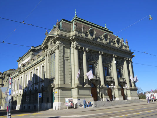 Sehenswürdigkeiten Bern: Das Stadttheater Bern am Kornhausplatz 20. Es wurde 1903 eröffnet u.a. mit einer Aufführung des «Tannhäuser» von Richard Wagner.