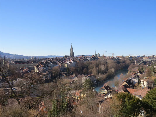 Sehenswürdigkeiten Bern: Altstadt, UNESCO Weltkulturerbe, vom Aargauerstalden aus betrachtet. 