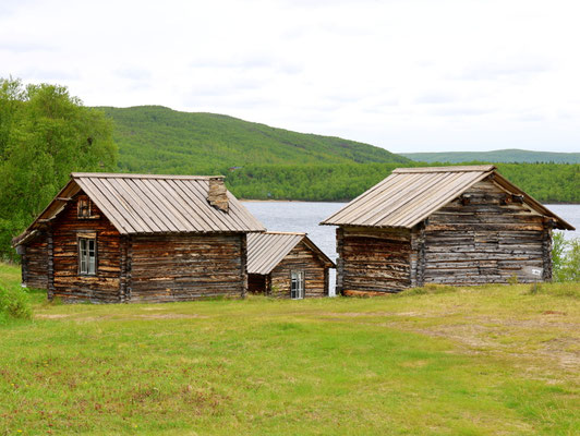 Sehenswürdigkeiten Pappila (Utsjoki): Die Kirchhütten wurden während der zweiten Hälfte des 19. Jahrhunderts gebaut.