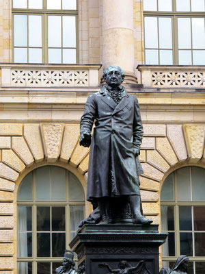 Statue von Heinrich Friedrich Karl Freiherr vom Stein. Bronzestatue von Louis Tuaillon. Stein war ein preußischer Minister, der sich durch seine Reformen einen Namen machte. Standort: Ecke Lennéstraße/Straße des 17. Juni (Tiergarten).