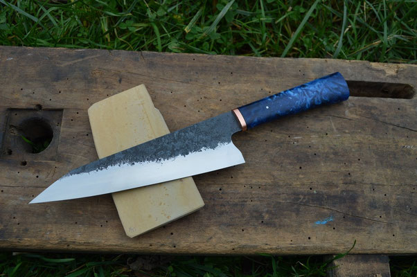 Cuisine #871, Gyuto 135Cr3, résine & cuivre, 205