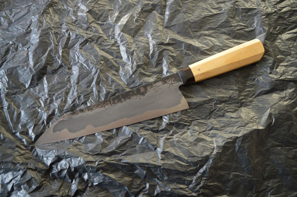 #358, gyuto 135Cr3, 24cm, hamon, ébène blanc & corne de buffle