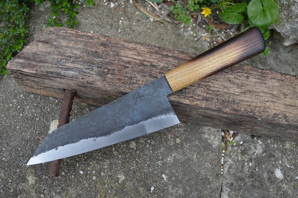 Cuisine #697, gyuto 135Cr3 & robinier brûlé, 190mm