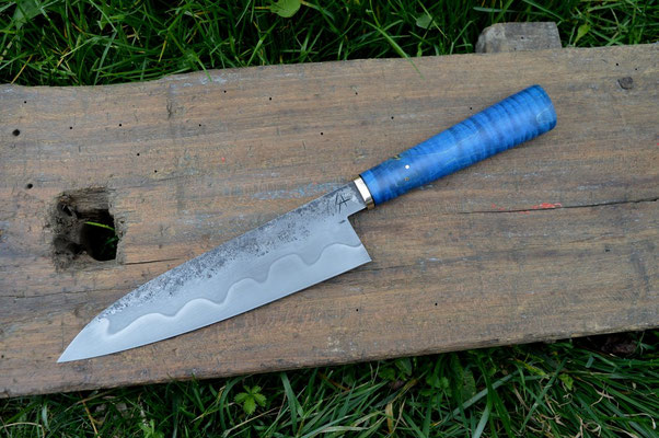 Cuisine #492, gyuto 135Cr3, bronze & érable ondé bleu 225mm