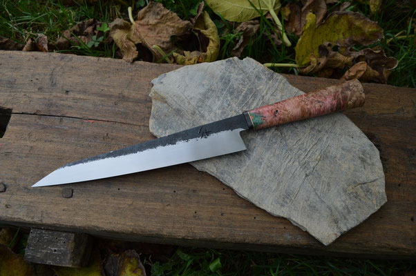 Cuisine #852, sujihiki 135Cr3, loupe d'érable stabilisée et teintée & FatCarbon laiton, 240mm