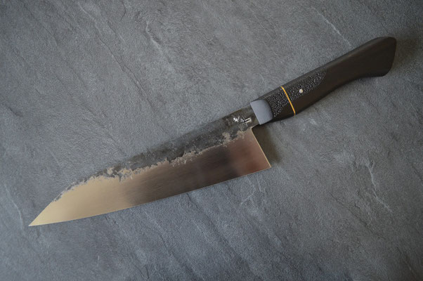 #342, gyuto 135Cr3, 23cm, ébène gravé & laiton