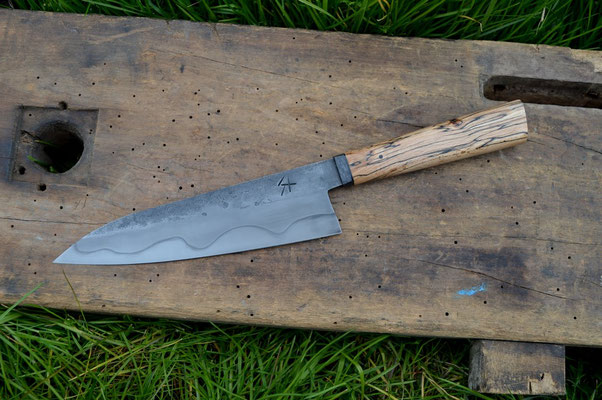 Cuisine #598, gyuto 26C3, carbone & hêtre échauffé