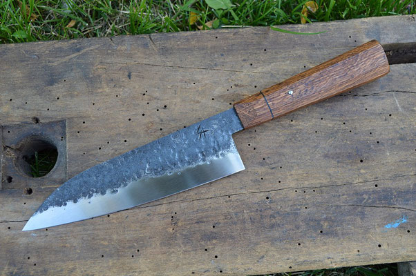 Cuisine #517, gyuto 135Cr3 martelé & chêne, 190mm