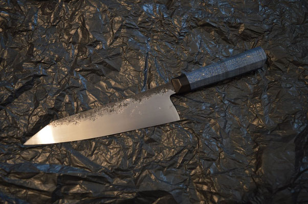 #407, gyuto 135Cr3, érable bleu & ébène, 225mm