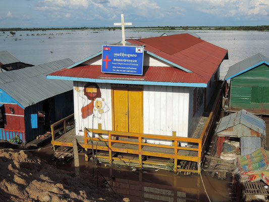 Eine weitere Pontonkirche in Chonk Neas