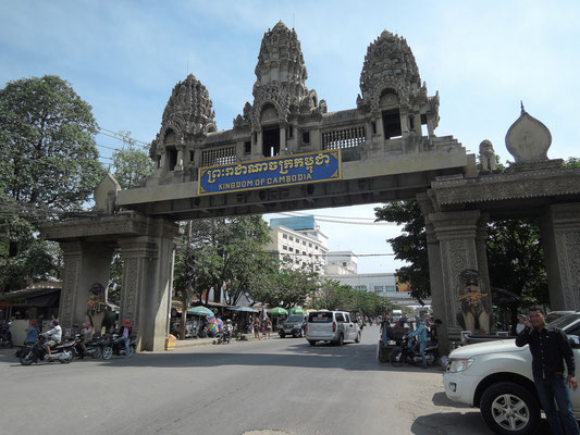 Das Tor  ins Paradies- Am Grenzübergang zwischen Thailand und Kambodscha in Poipet.
